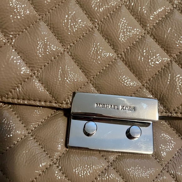 Michael Kors Quilted Beige Shoulder Bag - Picture 2 of 4